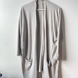 ✨SOLD✨ 
Donni OS FabFitFun Sweater Robe